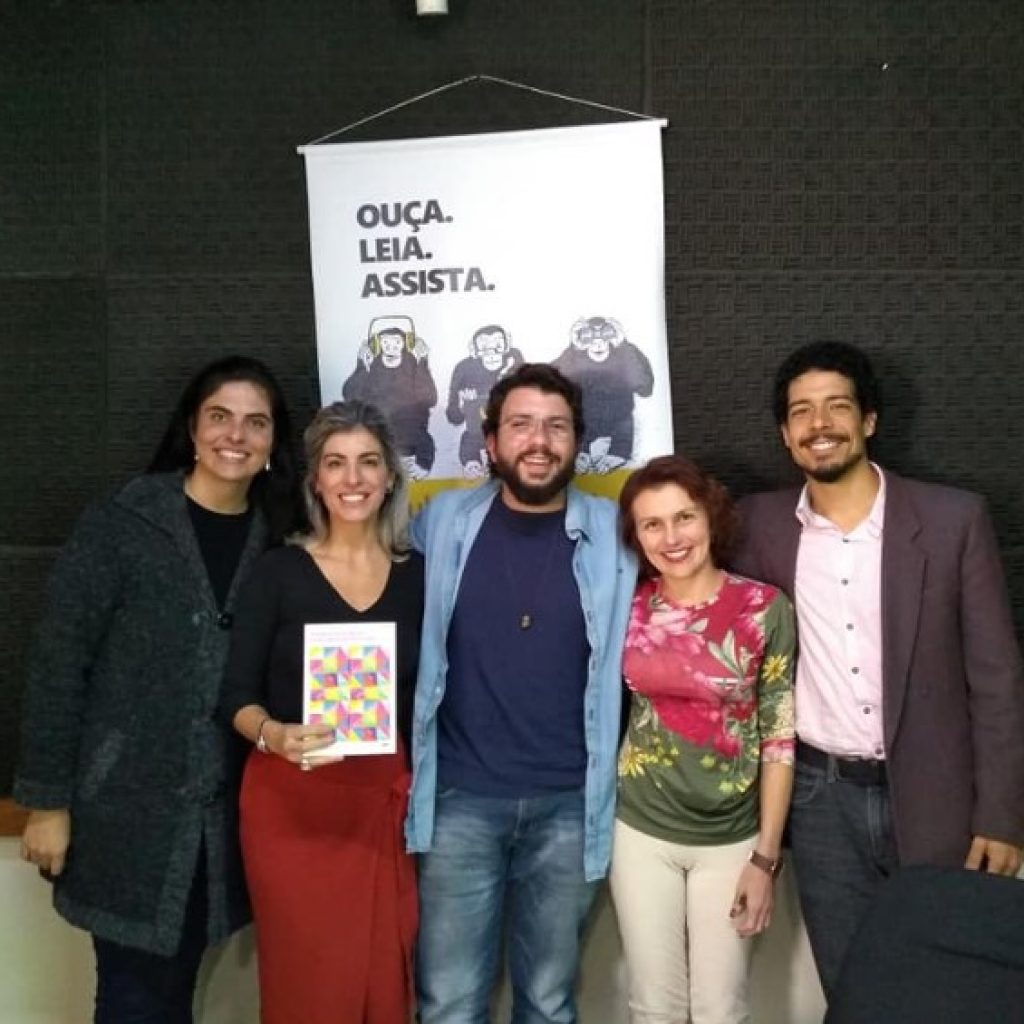 Rádio Cultura de Curitiba – Programa Cultura Revista Entrevista da organizadora Carla Regina Françoia e autores do livro A prática em pesquisa na formação em psicologia – volume 2